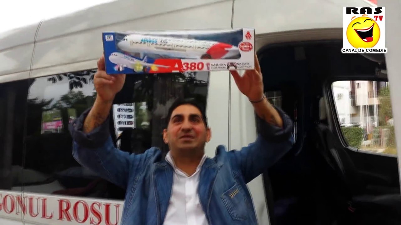 Avion cu damaraj si colomanda @ Mihaita din Berceni ( Râs TV )