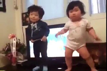 BEBÉS BAILANDO (360p)