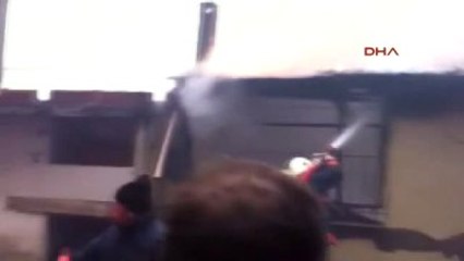 Suriyeli Ailenin Yaşadığı Metruk Binada Yangın 1'i Çocuk 2 Ölü