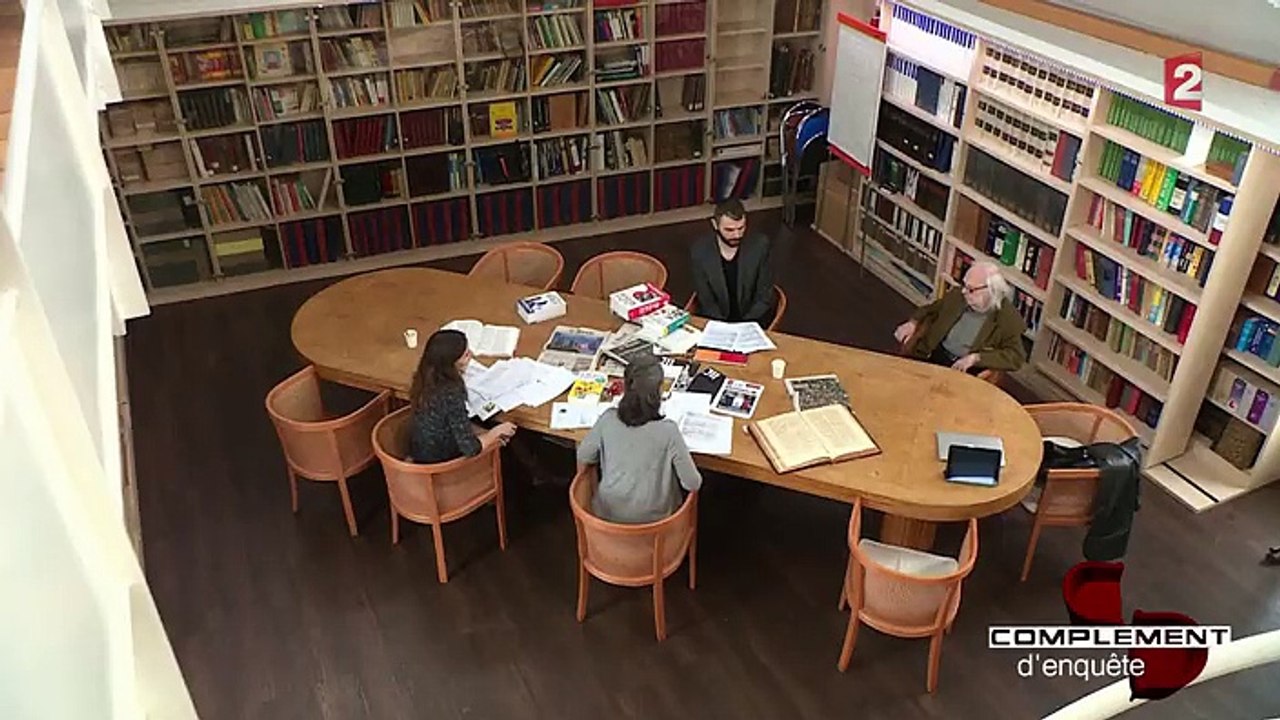 Complément d'enquête. Après les attentats, Le Robert met à jour ses définitions