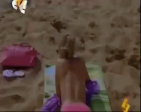 Девушка и пляж!прикол!