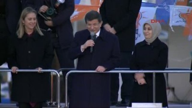 Midyat Başbakan Davutoğlu Midyat'ta Parti Otobüsünden Halka Seslendi