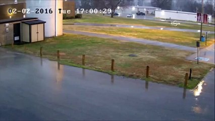 Hortum dehşeti güvenlik kameralarına yansıdı