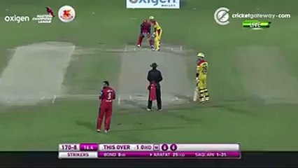 Yasir Arafat Huge Six to Saqlain Mushtaq in MCL ll must watch