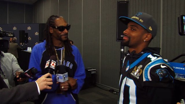 Super Bowl - Snoop Dogg joue les journalistes