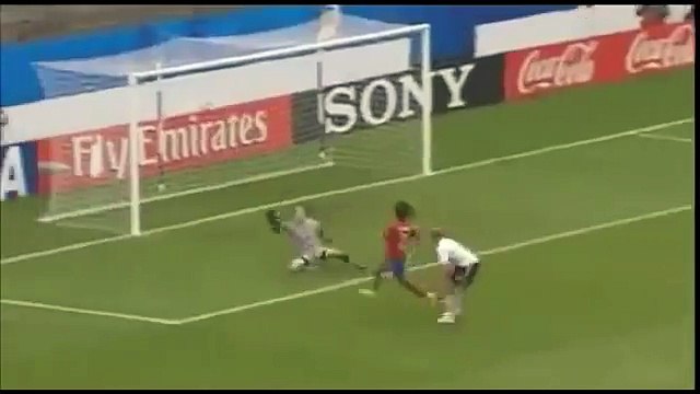 Женский футбол такой женский