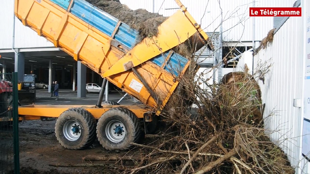 Brest. Carrefour cible des agriculteurs