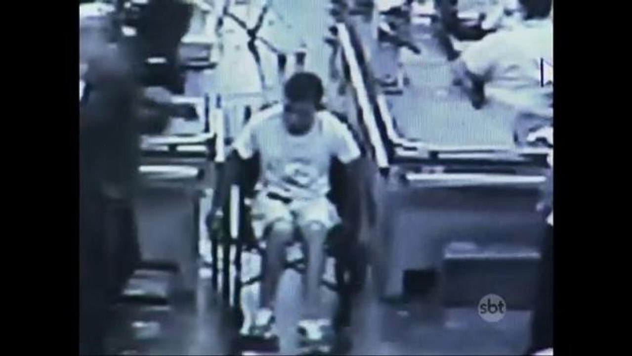 Homem finge ser deficiente físico para roubar cadeira de rodas