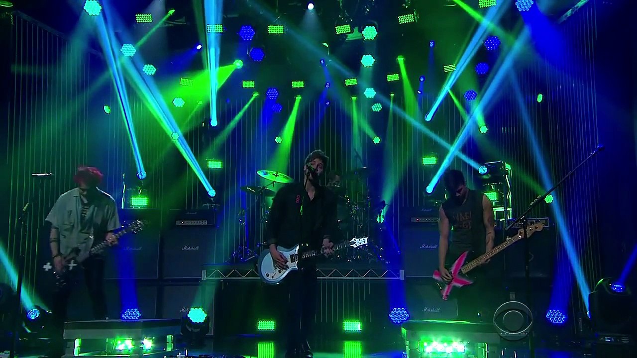 5 Seconds of Summer Performs ''Jet Black Heart'' On The Tonight Show
