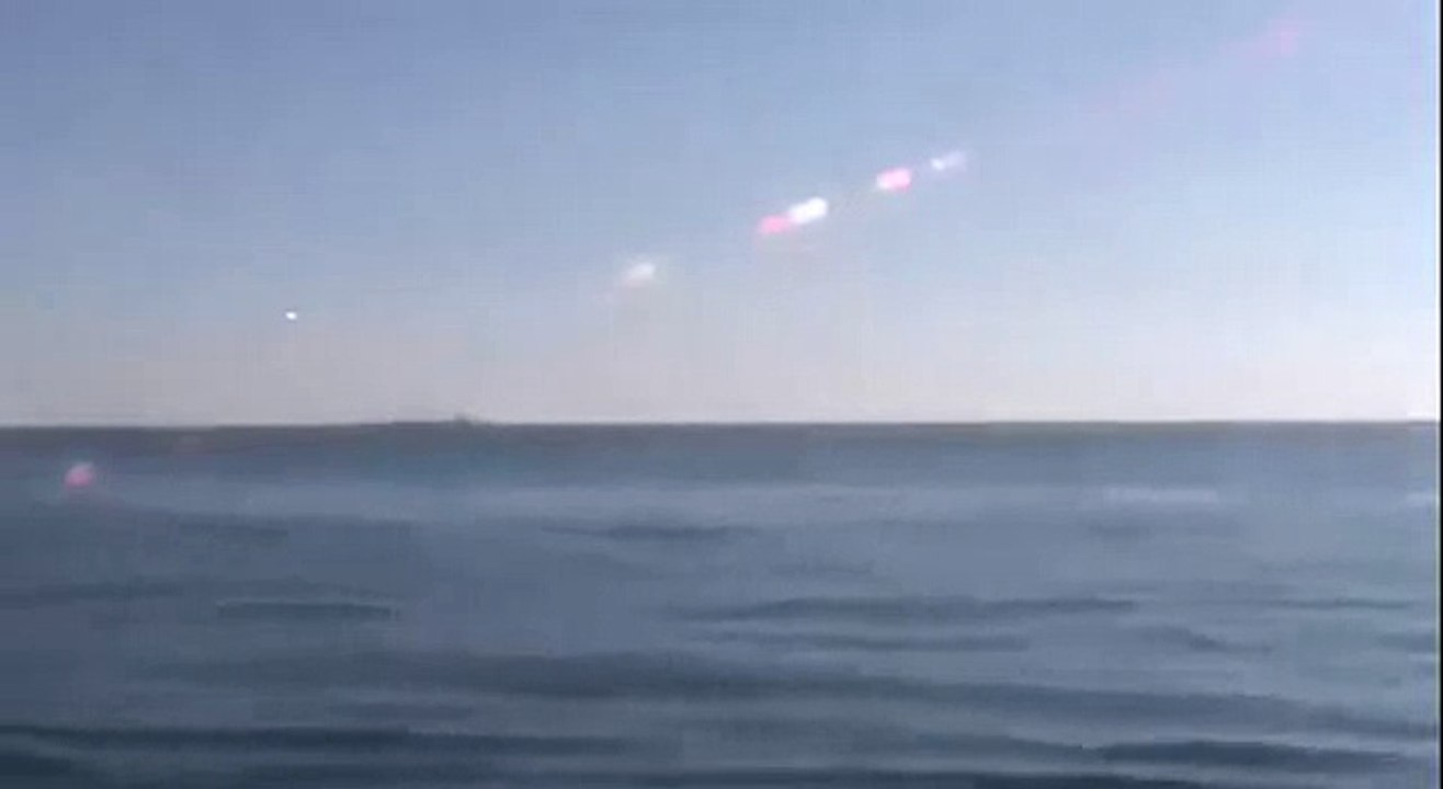 Пуск крылатых ракет «Калибр» подлодкой «Ростов на Дону» по объектам террористов в Сирии