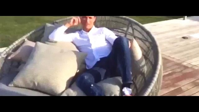 Cristiano Ronaldo Obrigado a todos pelas mensagens de parabéns no meu 31° aniversário! 2016 -