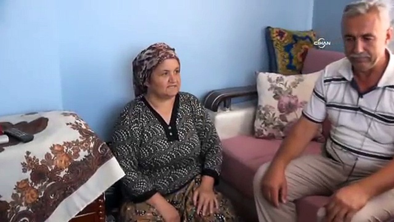 Şehidin evine asılan Türk bayrağı, geri alınmış