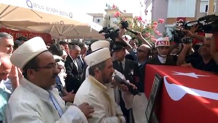 'Şehit cenazesinde hükümet propagandası yapılıyor' diye tepki gösterdiler