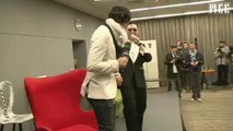 Exclu MCE : Jordan De Luxe interrompt la conférence de presse de Psy pour qu'il lui apprenne la chorégraphie de Gangnam Style