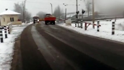 Поезд и трактор A train and Tractor