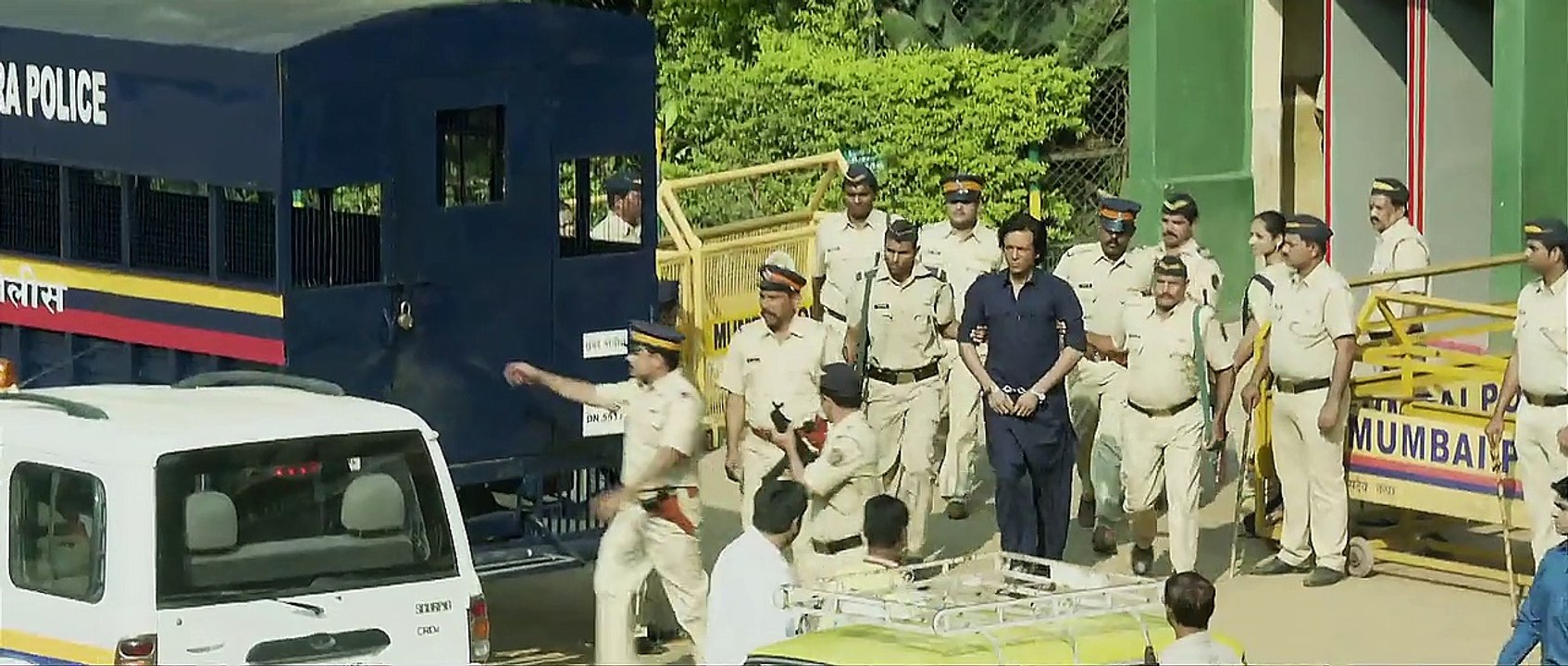 Baby 2015 Hindi 720p HDRip x264 AAC...Hon3y_0002