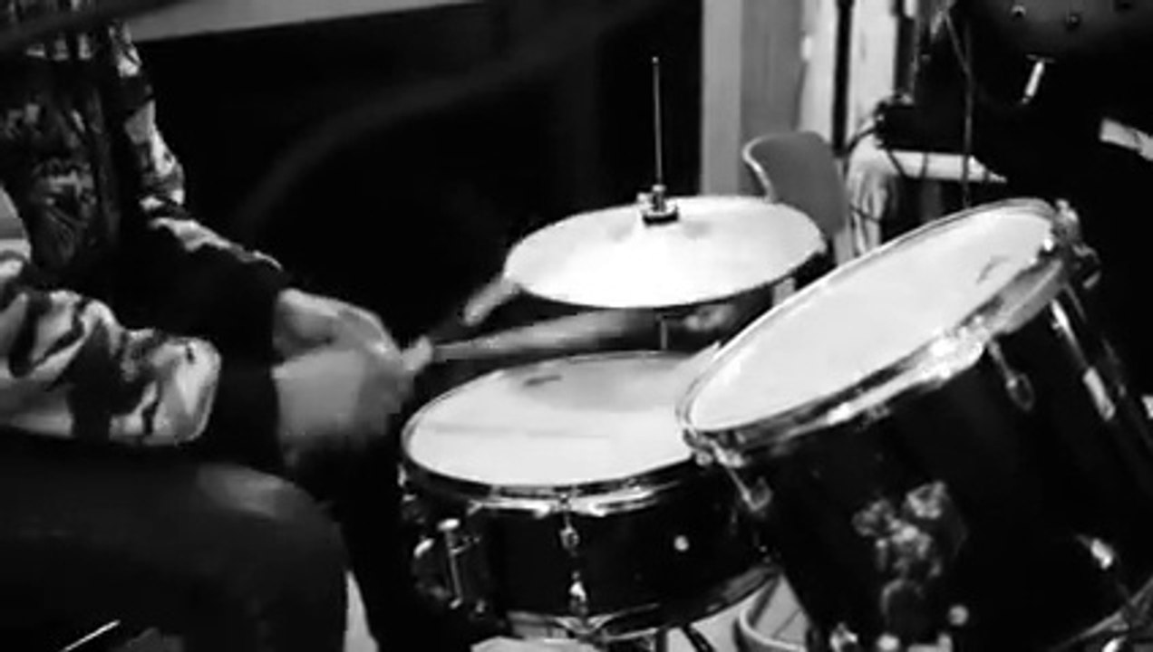 CCC BANTU MATAL FROM CHÂTEAU ROUGE CCC bantu metal CCC explose ta tête ! Hardcore de Château Rouge ! Big up to my homies : Cubain Kabeya - Chico Katembo - cheikh bamba on vocal