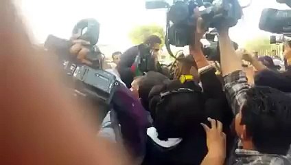 Imran Khan Faces "Go Imran Go" In Karachi