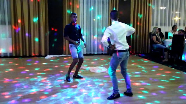 Super dans din buric oriental masculin ( Râs TV )