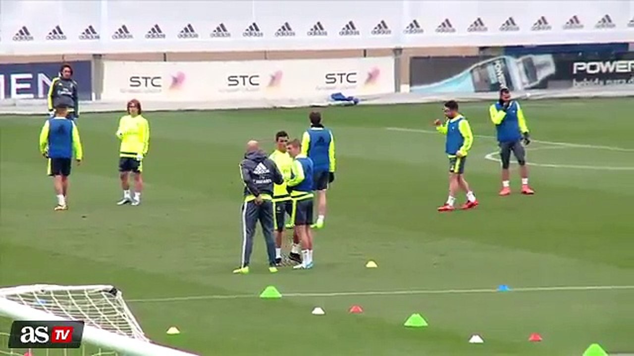 Cristiano Ronaldo y Toni Kroos se 'pelean' por James rodríguez