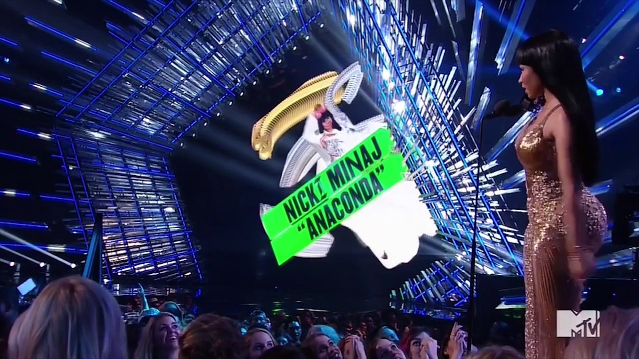 Nicki Minaj Calls Miley Cyrus A Bitch At MTV VMAs 2015
