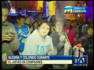 Alegría y colorido durante el 'Jueves de de Compadres' en Cuenca