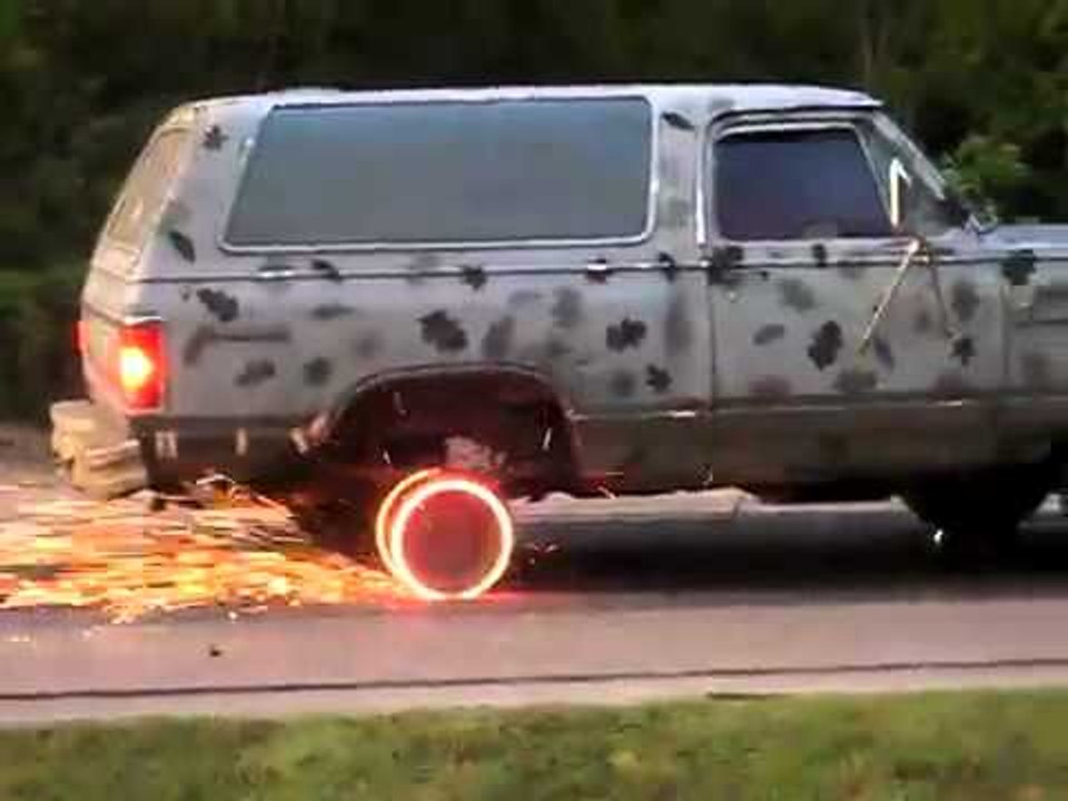 Как жечь резину на джипе! – Видео Dailymotion