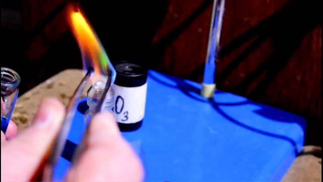 Прикольные химические реакции - как окрасить пламя ионами меди в зелёный цвет