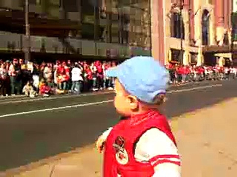 малыш зажигает толпу