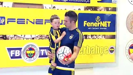 Küçük Louis, takımından ayrıldığı için ağladığı Van Persie ile buluştu
