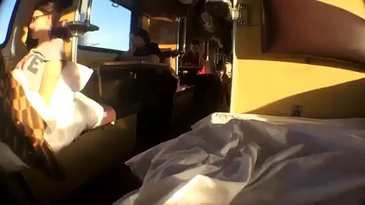 Ни одна девушка просто так не пройдет перед камерой