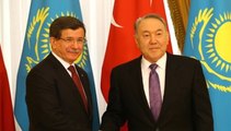 Başbakan Davutoğlu, Kazakistan Cumhurbaşkanı Nazarbayev ile Bir Araya Geldi