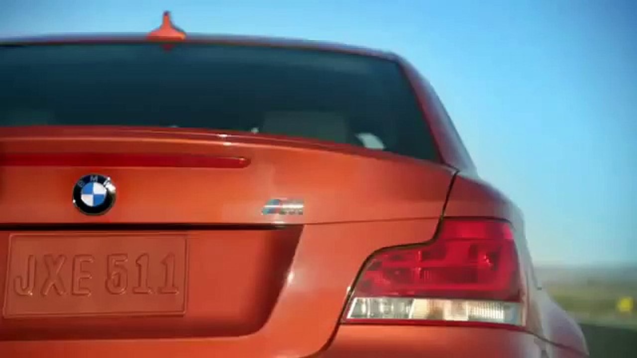 Новая нестандартная реклама BMW 1M Walls MPowered Performance Part 1