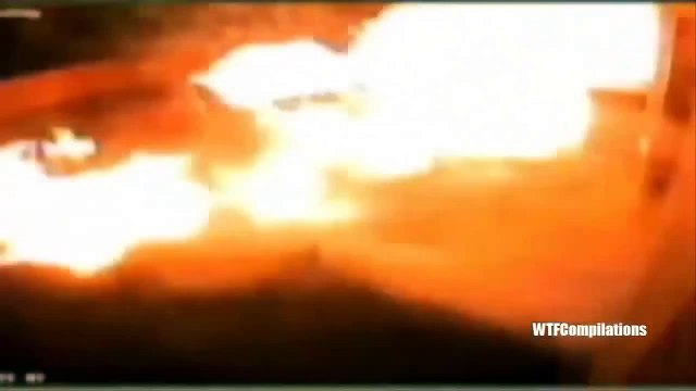 Schockierenden Flugzeug stürzt gefangen auf Kamera