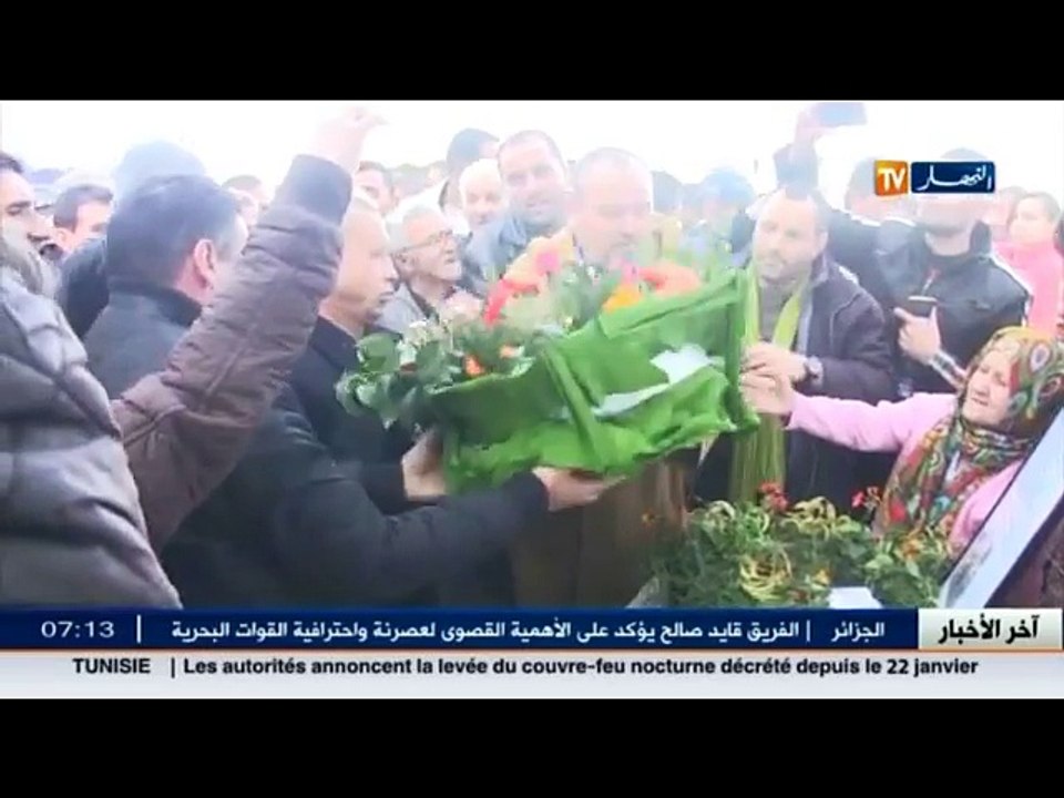 Tizi-Ouzou: Des centaines de personnes au village d'Ath Ahmed pour les 40 jours du décès de Dda Lhocine