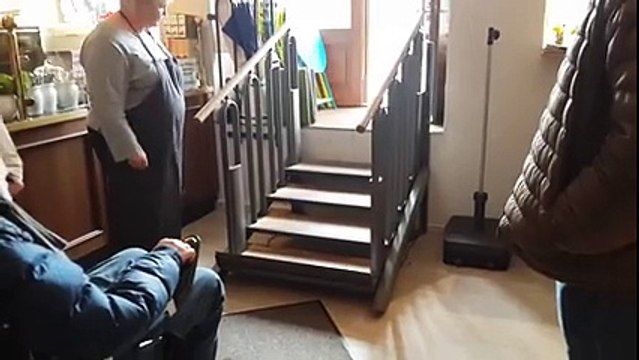 escalera adapto para personas con dificultades de movimiento