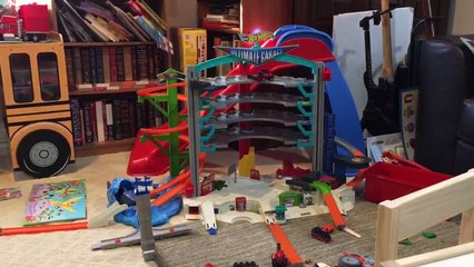 City Hot wheels car crusher playset with bonus cars by FamilyToyReview