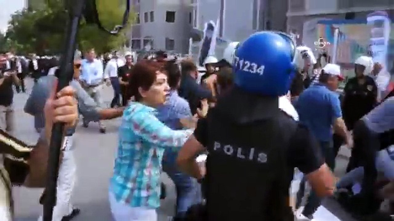 Çalışma Bakanlığı’na yürümek isteyen gruba sert müdahale