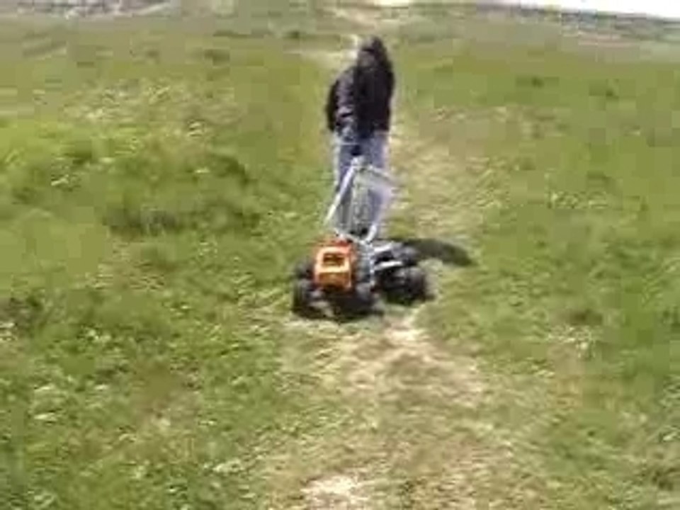 L'homme dépanneuse rc modelisme weedax crash