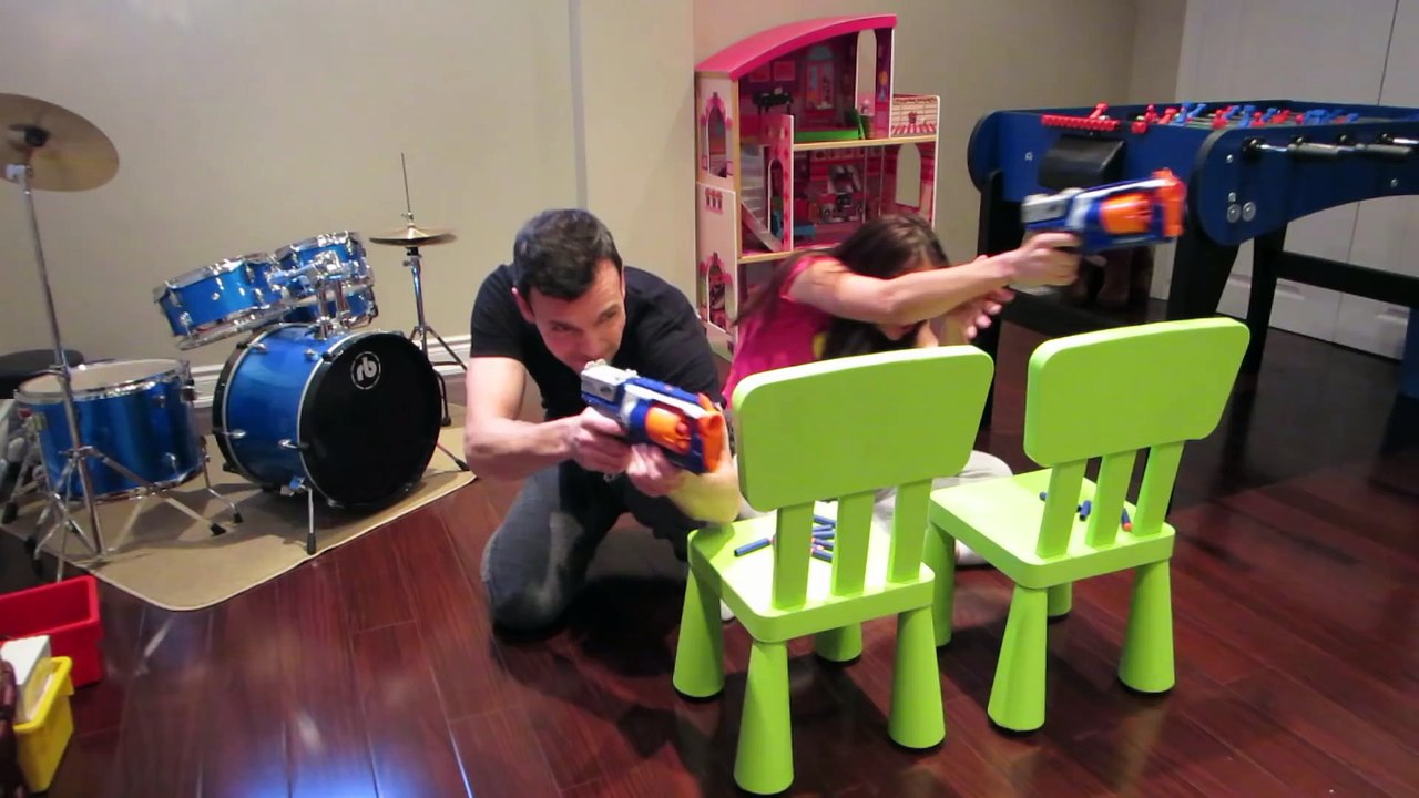 EPIC FAMILY NERF BATTLE