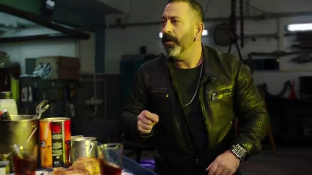 İş Bankası - Cem Yılmaz Robotlarla Savaşıyor Reklam Filmi