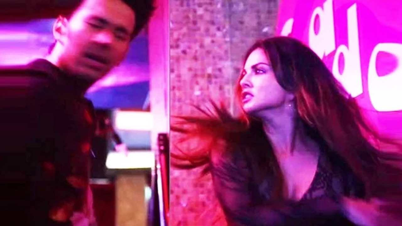 Whoa! Sunny Leone SLAPS Rajneesh Duggal Six Times At A Pub!