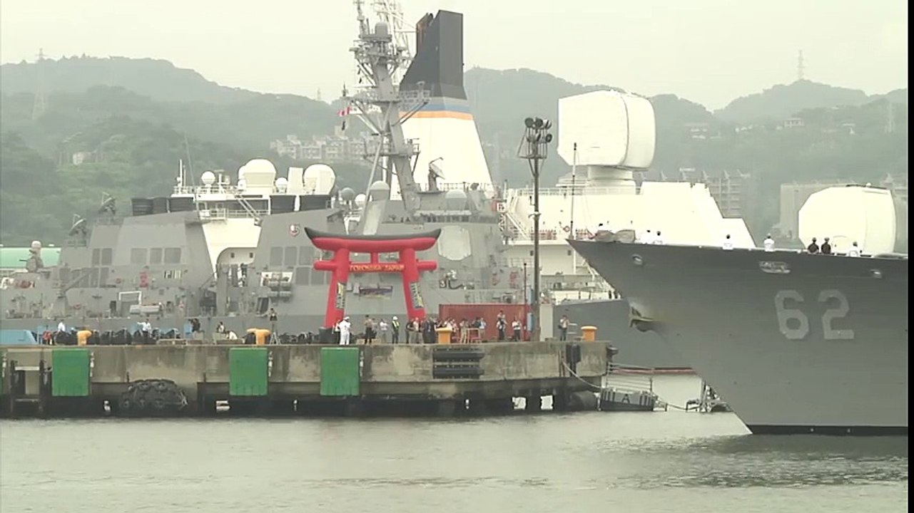 Large US Guided Missile Cruiser Arriving at Japan - USS Chancellorsville