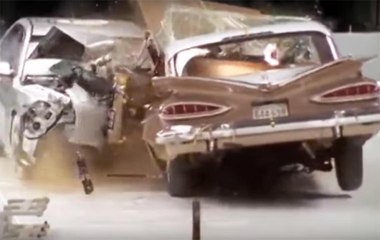 Quand deux Chevrolets de générations différentes se percutent pour un test