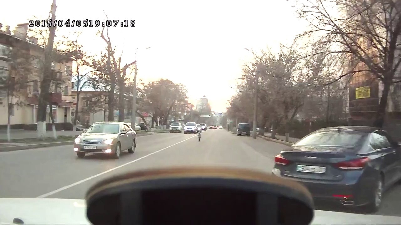 Малыш на проезжей части
