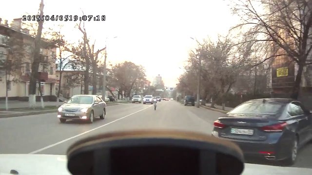 Малыш на проезжей части