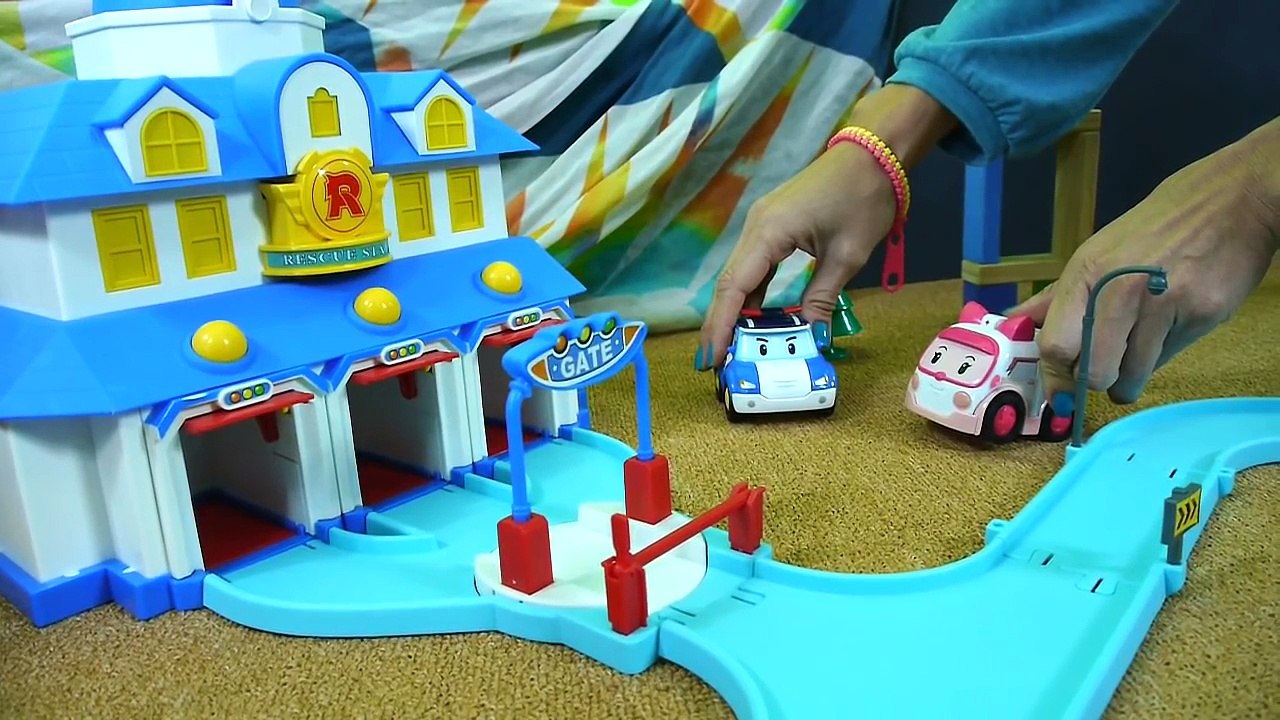 Arabalar Polis Arabası Robocar Poli ve Ambulans Amber ilk tanışması