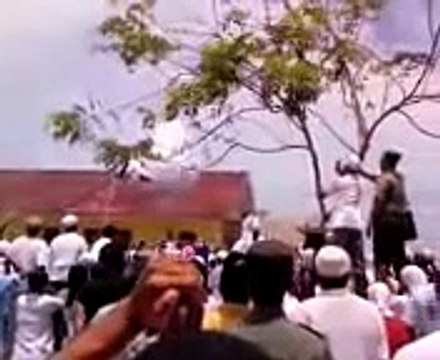 Miracle of Islam in Nepal mosque minarets head flying