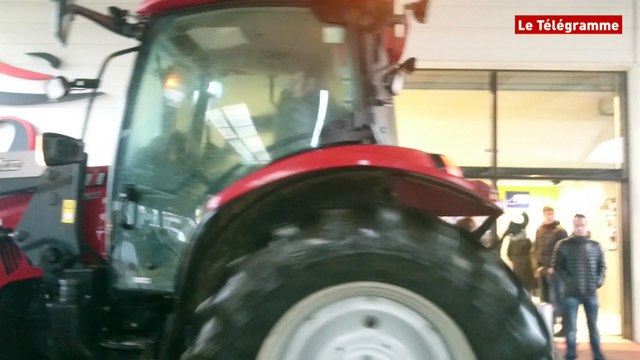 Carhaix. Les agriculteurs dans les grandes surfaces