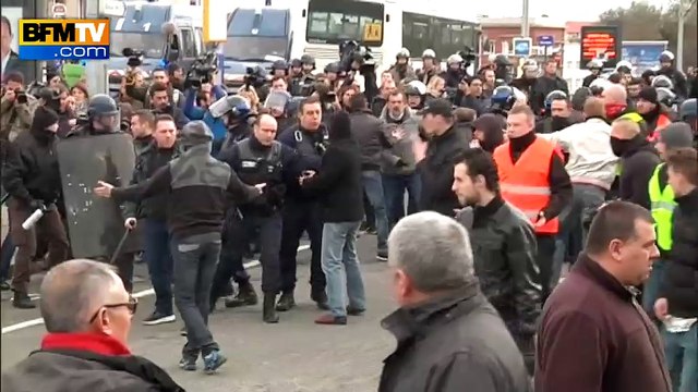 Calais: échauffourées lors d’une manifestation anti-migrants